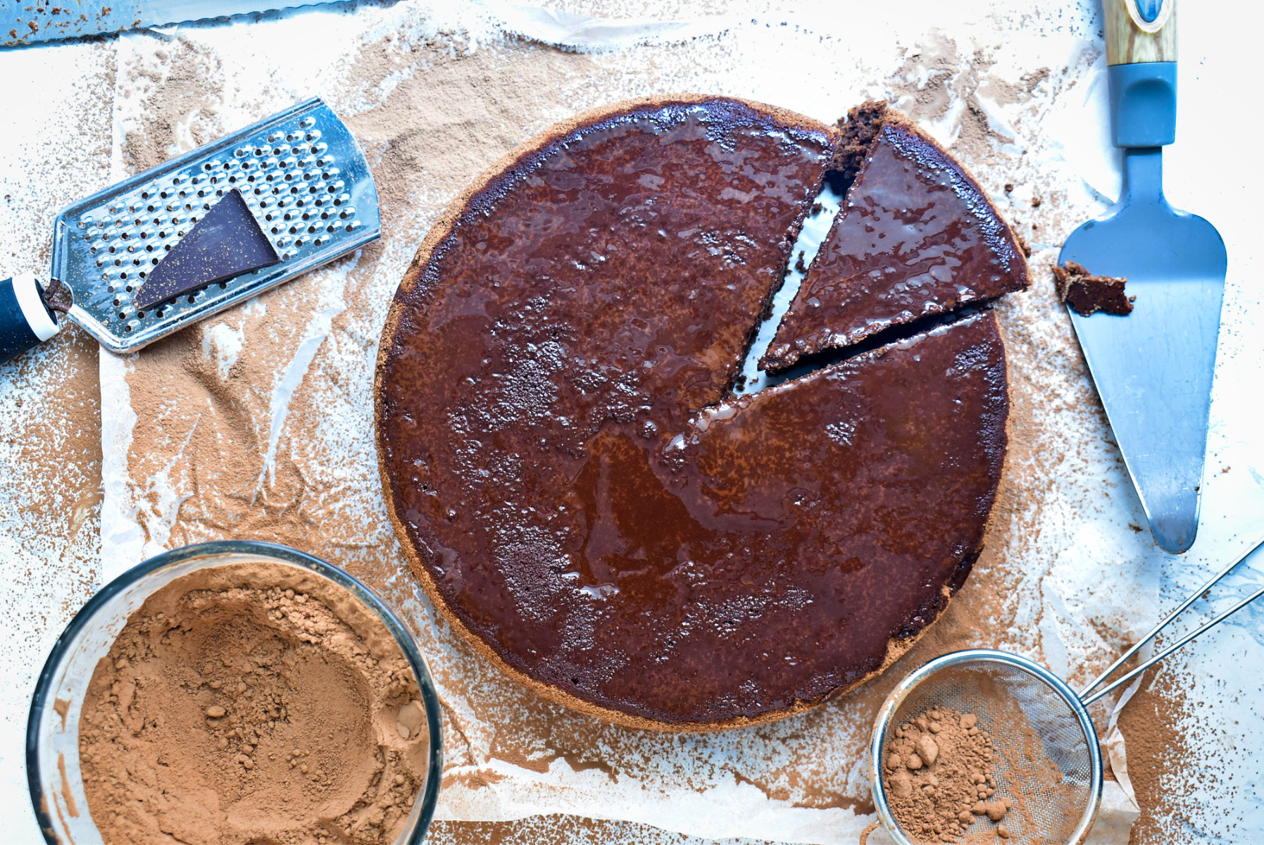 Torta de chocolate alta en proteína: receta fácil y esponjosa