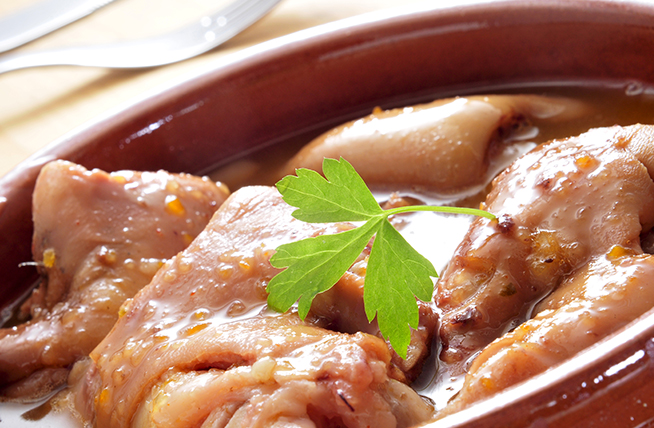 Pezuña de cerdo en dulce de piña aromatizado, sencilla y exquisita