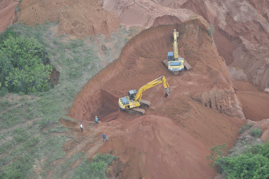 Dos empresas mineras colombianas presentaron sus avances en formalización en París