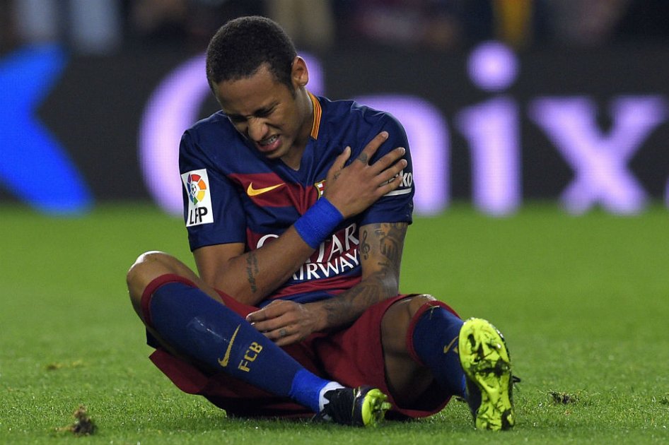 Madre de Neymar imputada en investigación sobre su fichaje