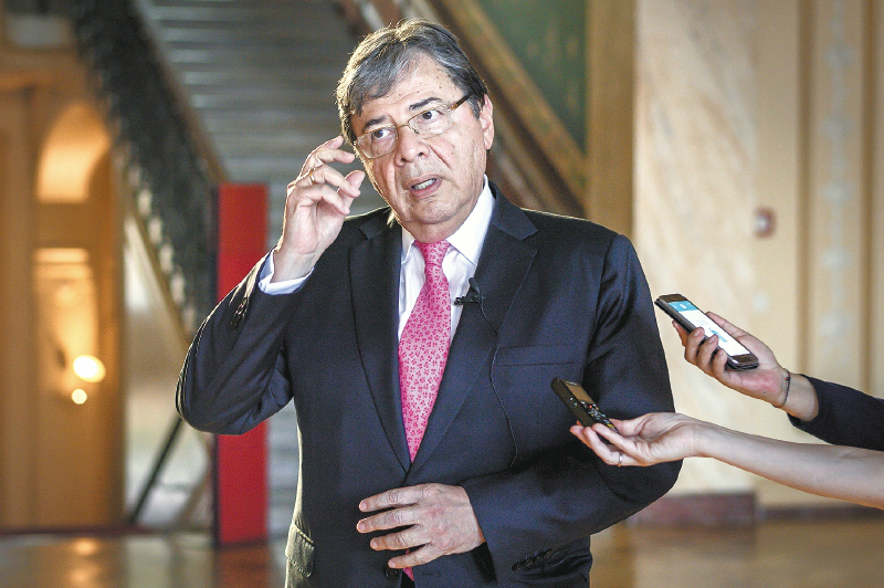 “Nosotros actuamos sin espíritu belicista”: canciller Carlos Holmes Trujillo