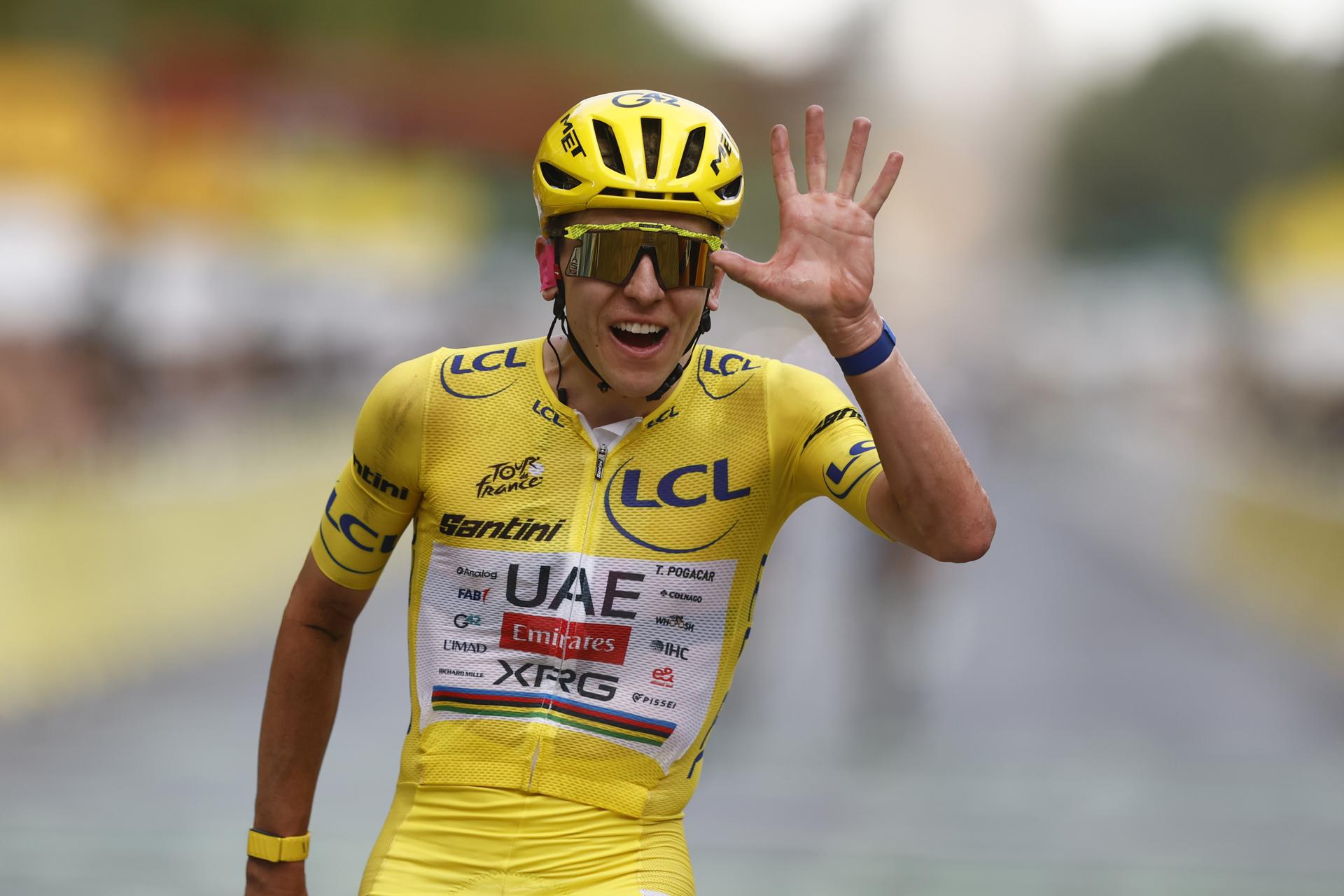 Tadej Pogacar celebró su quinto Tour de Francia y Mathieu van der Poel ganó la última etapa
