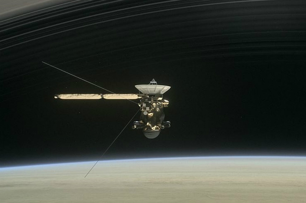 Los anillos de Saturno ‘riegan’ con orgánicos la atmósfera del planeta