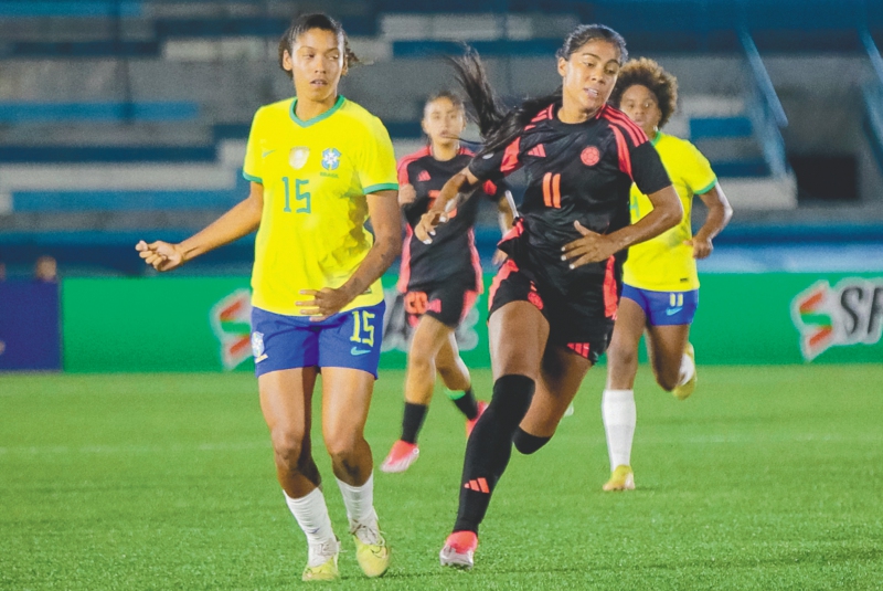 La selección femenina sub-20 le ganó el sábado a la de Brasil, en el cierre de la fase de grupos del Suramericano de la categoría, en Ecuador. / EFE