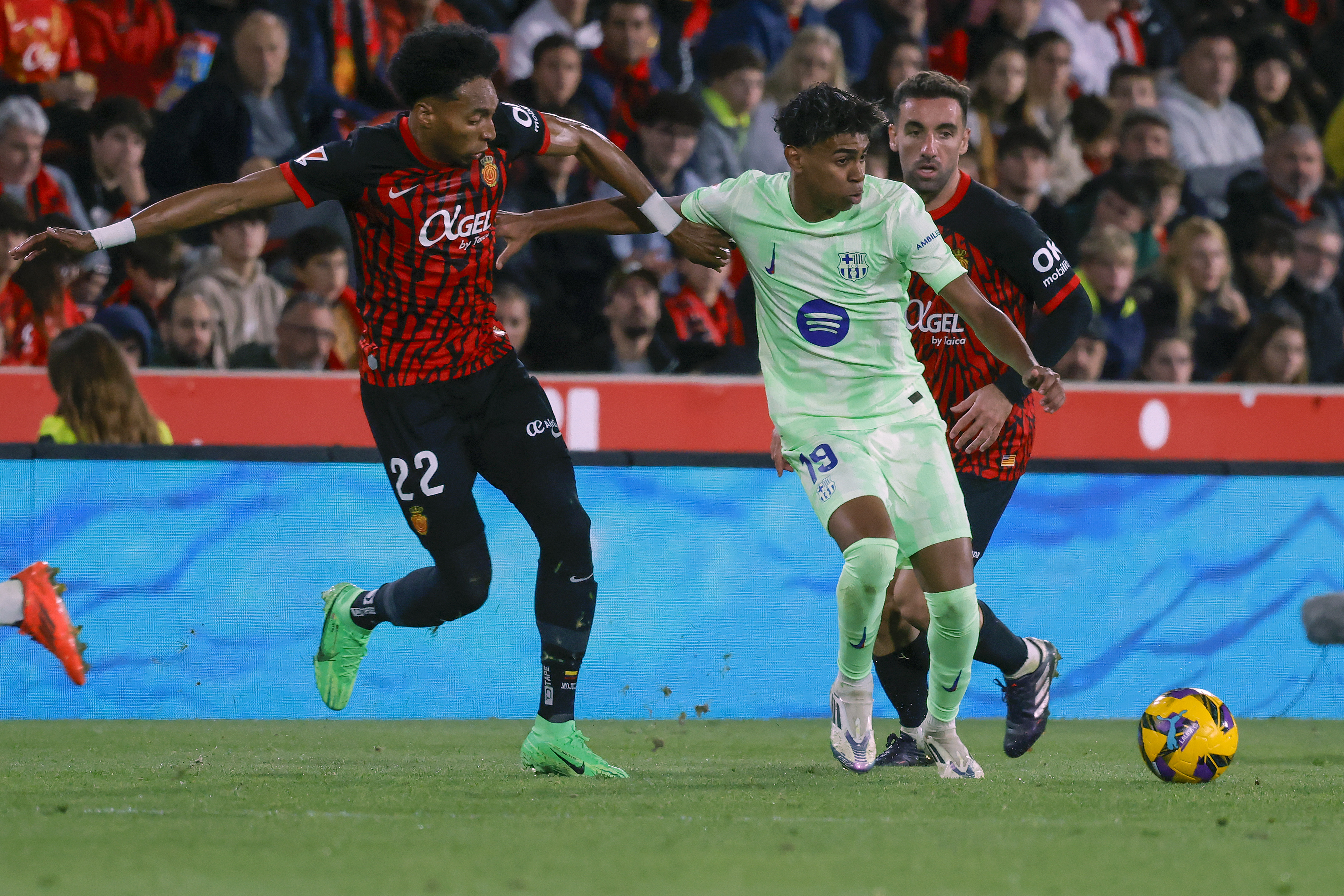 ¡Mojica y un partido para olvidar! Garrafales errores en goleada contra Barcelona