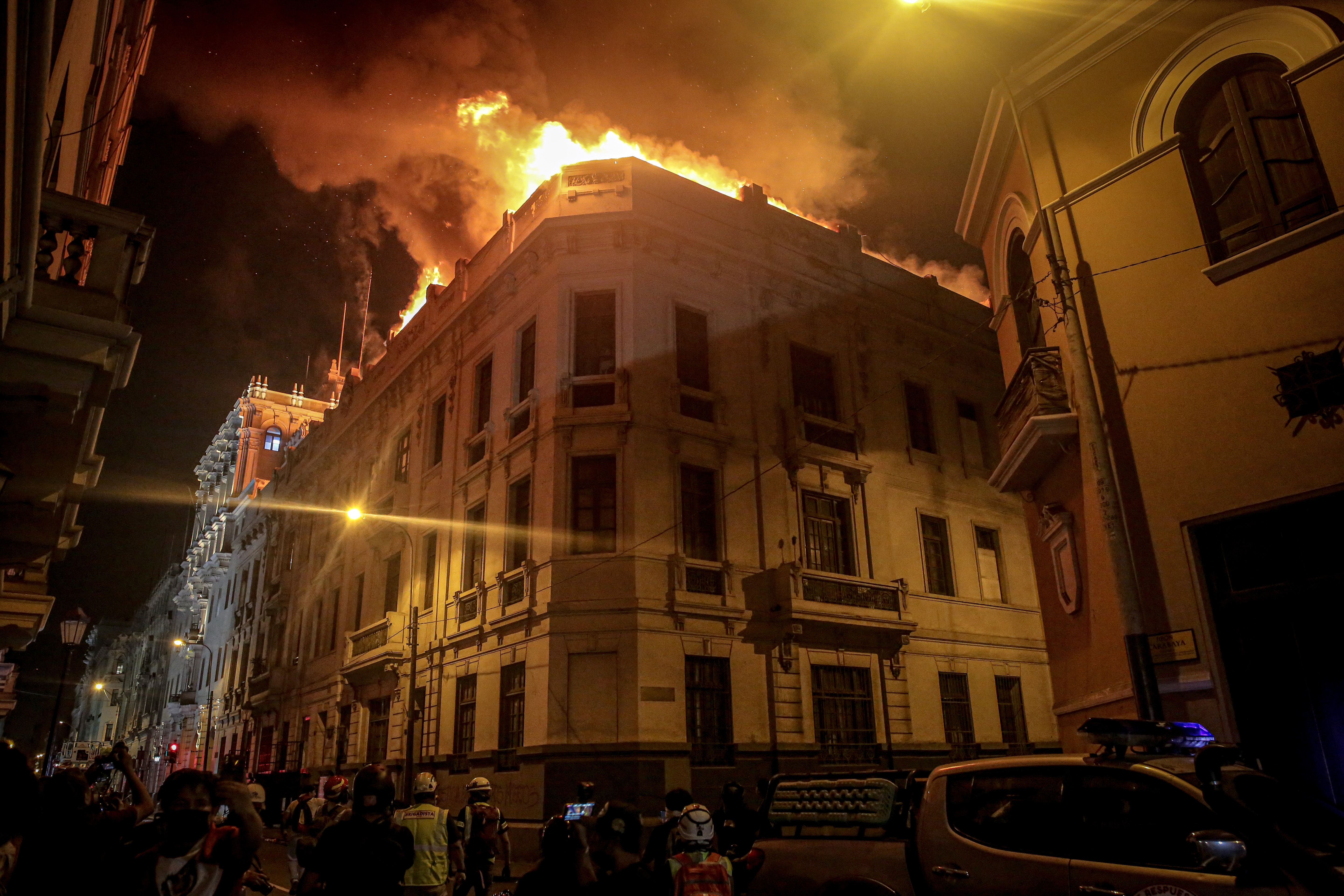 La advertencia de Boluarte, una casona quemada y más: balance de protestas en Perú