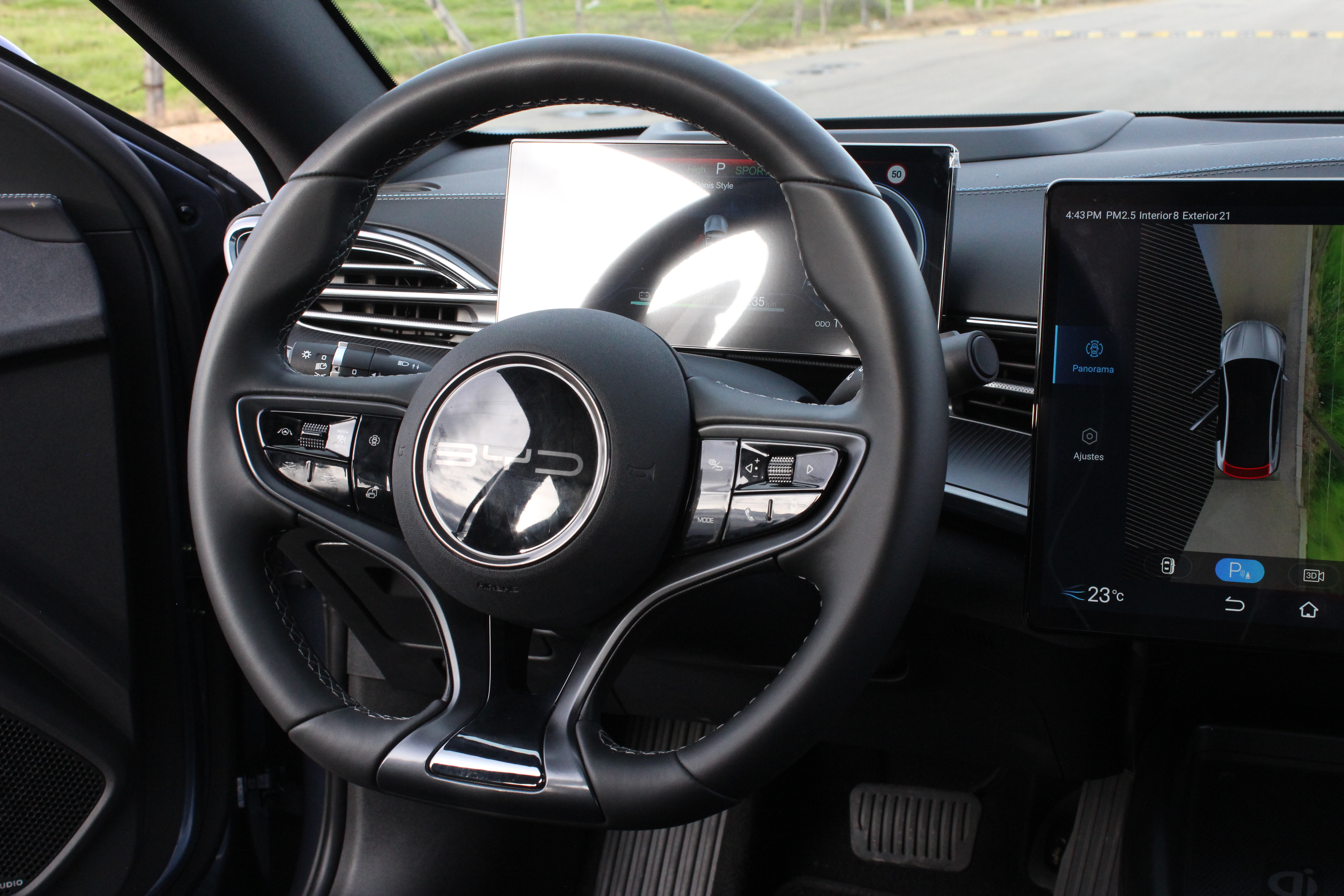 BYD Seal cuenta con un sistema multimedia con pantalla de 15,6”.