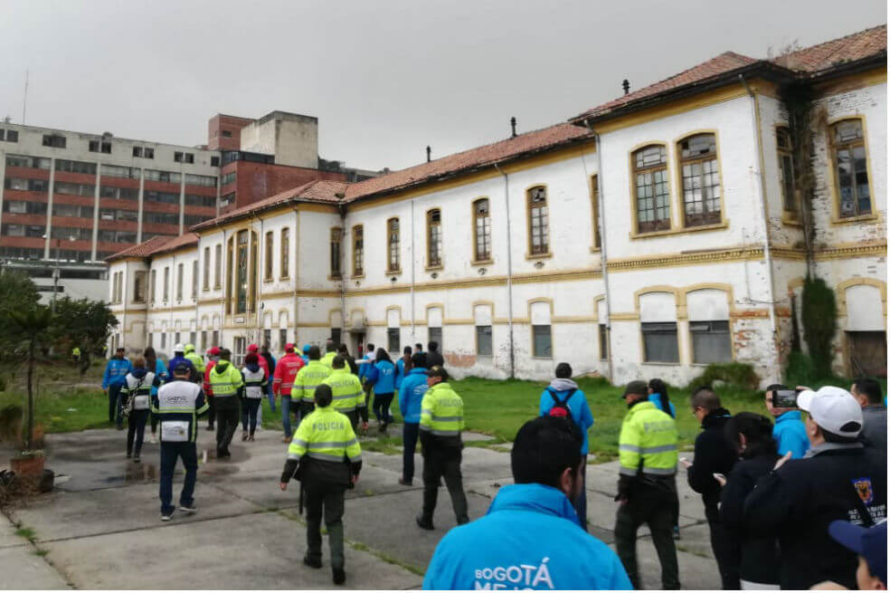 Efectúan operativo de desalojo en hospital San Juan de Dios de Bogotá