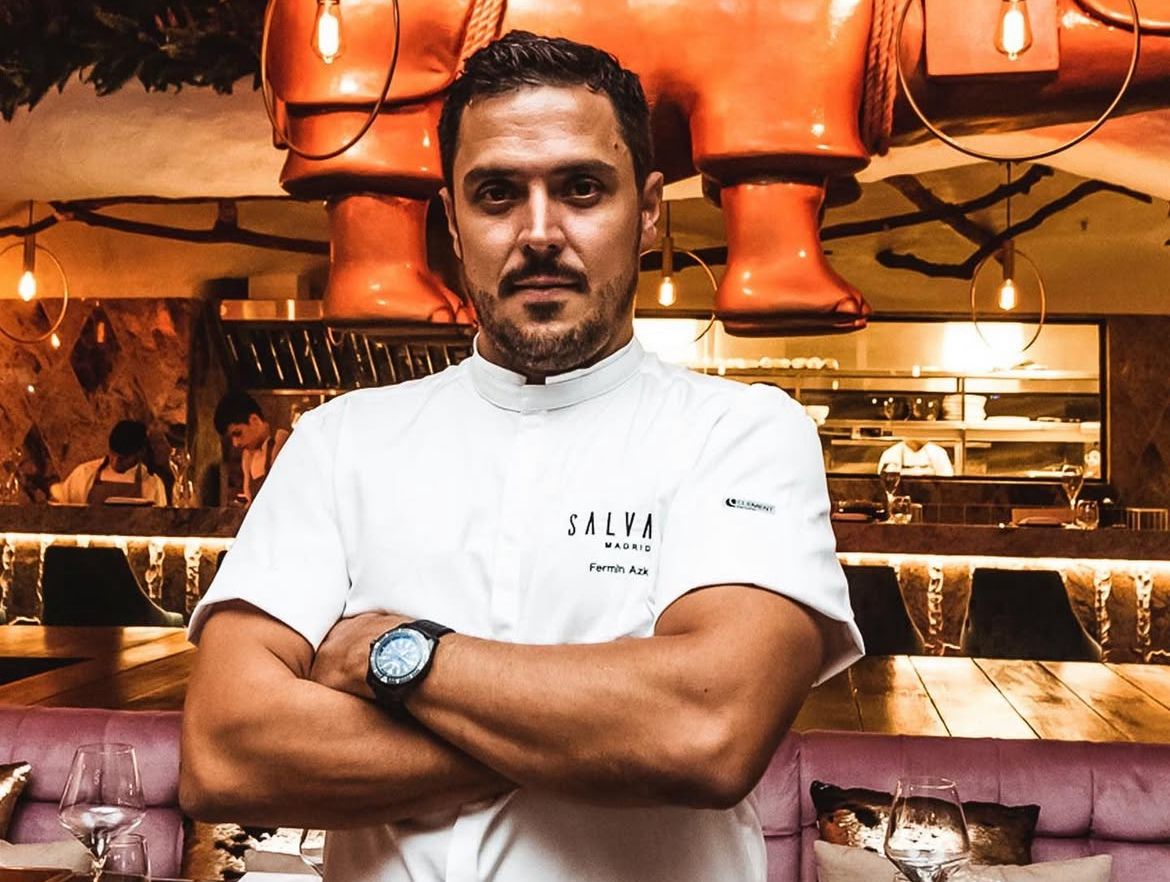 Entre sushi, pasta y chicharrón, así es el universo del chef Fermín Azkue