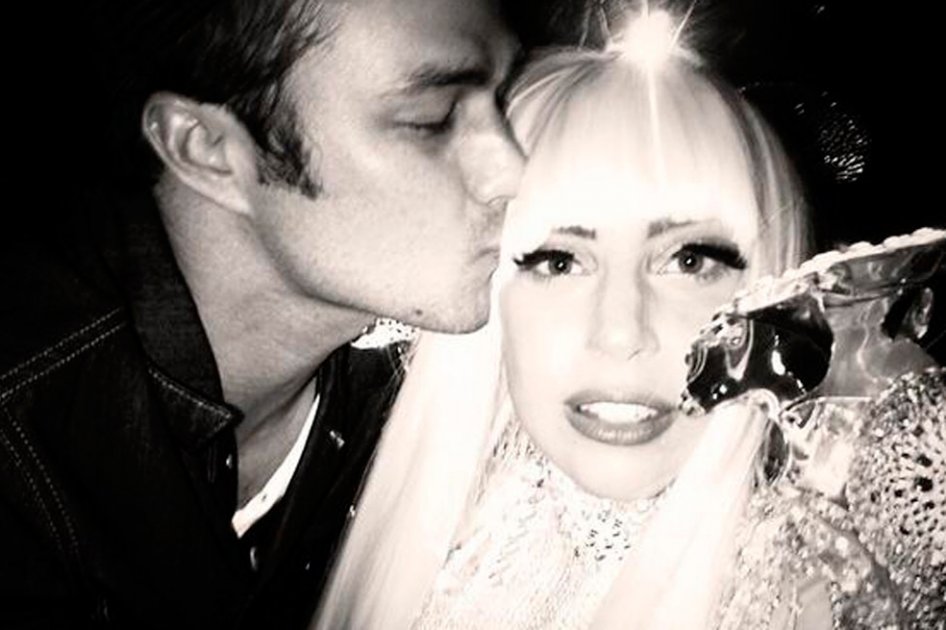 Lady Gaga recibe un juguete sexual por su cumpleaños