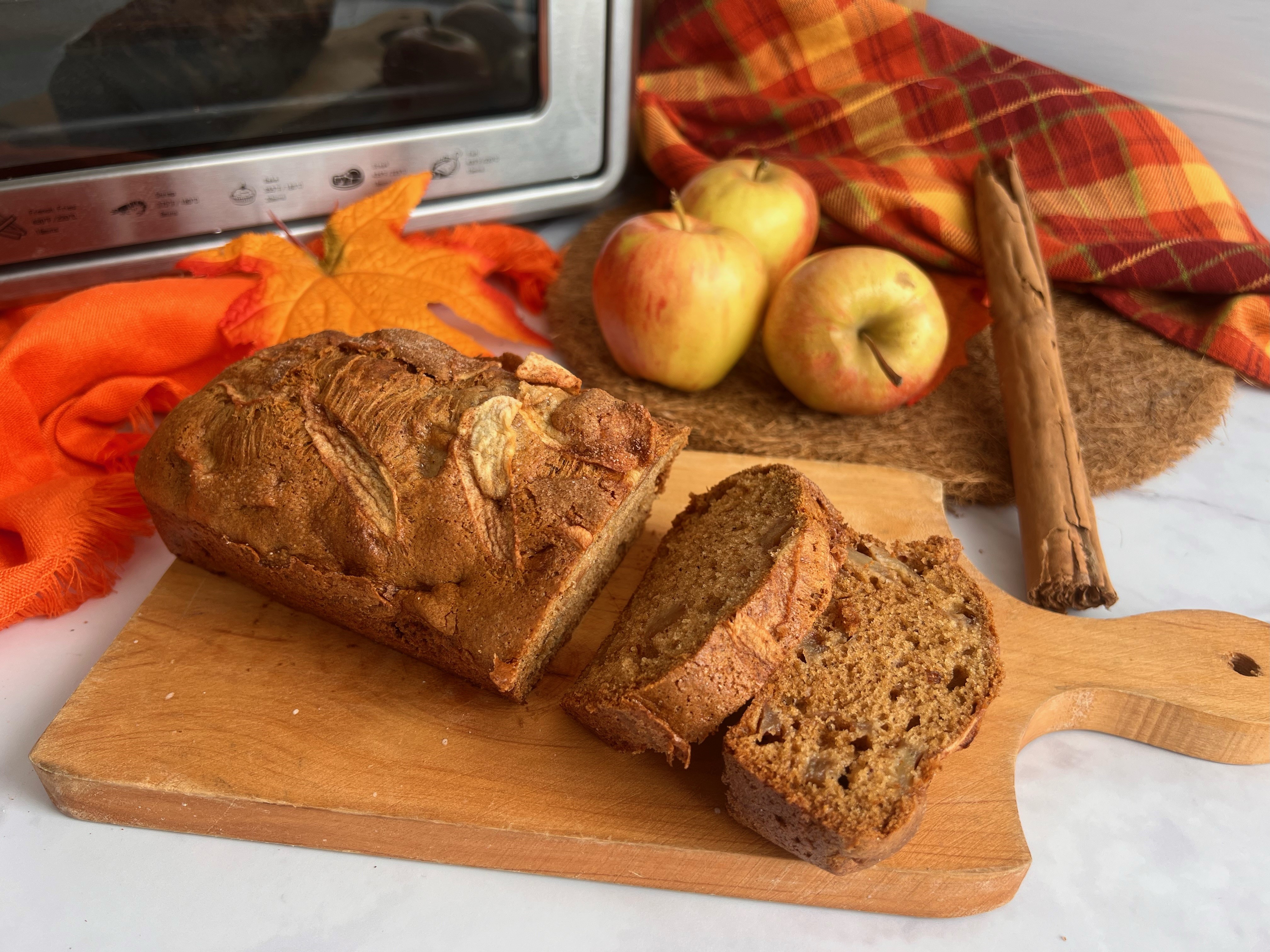 Receta para preparar en 40 minutos una torta de manzana y canela