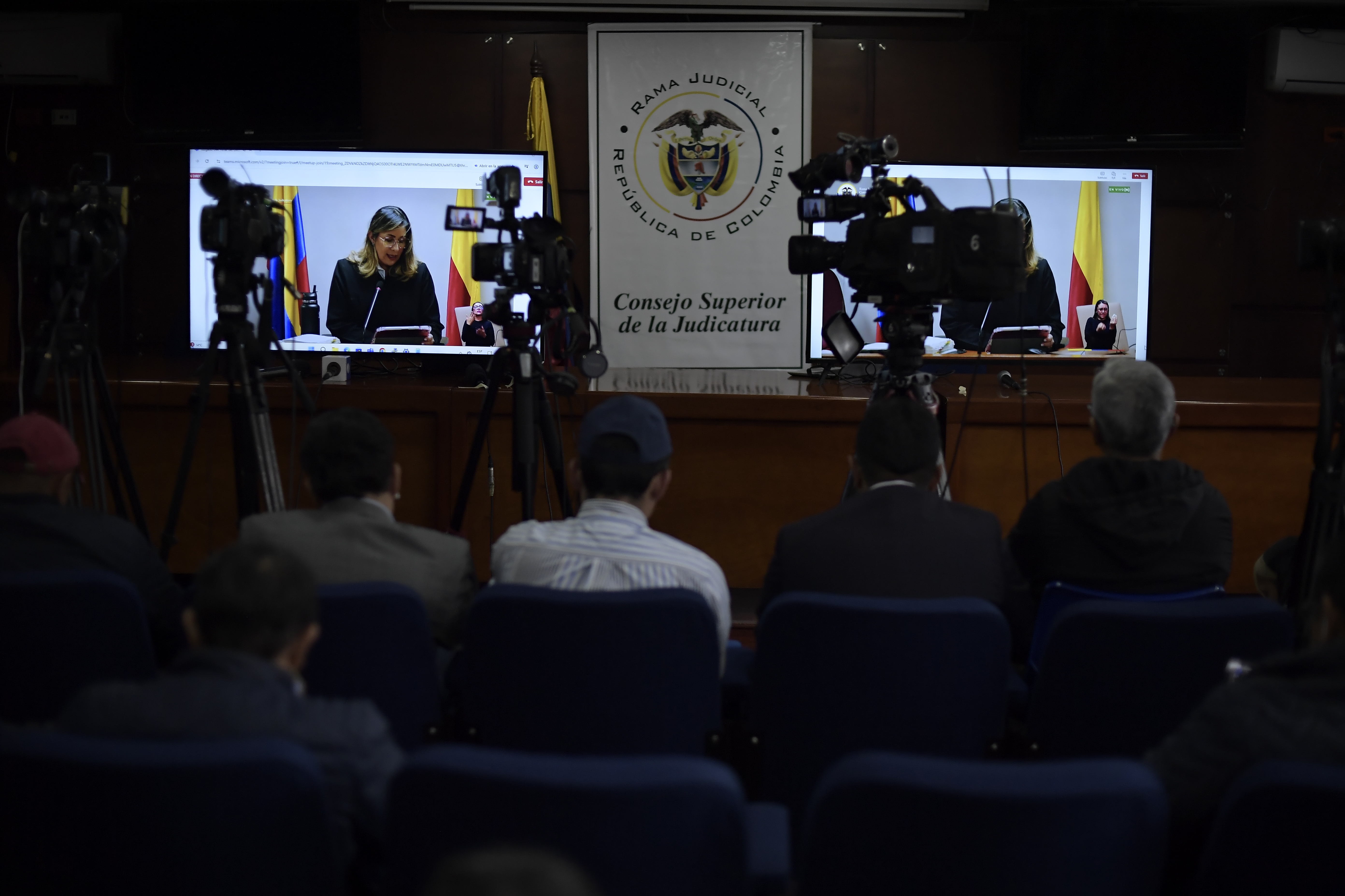 Manifestaciones a favor y en contra de Álvaro Uribe Vélez, en el día en que se conoce el sentido del fallo del juicio que se adelanta en su contra, proceso que se realiza en el complejo judicial de Paloquemao, en Bogotá