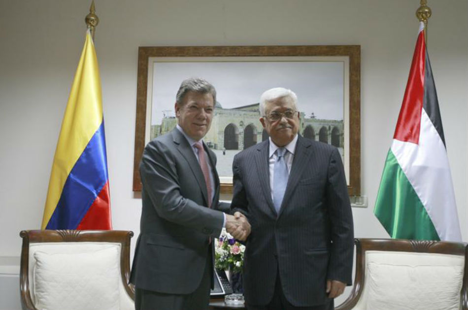 Santos y Mahmud Abas se comprometieron a fortalecer sus relaciones