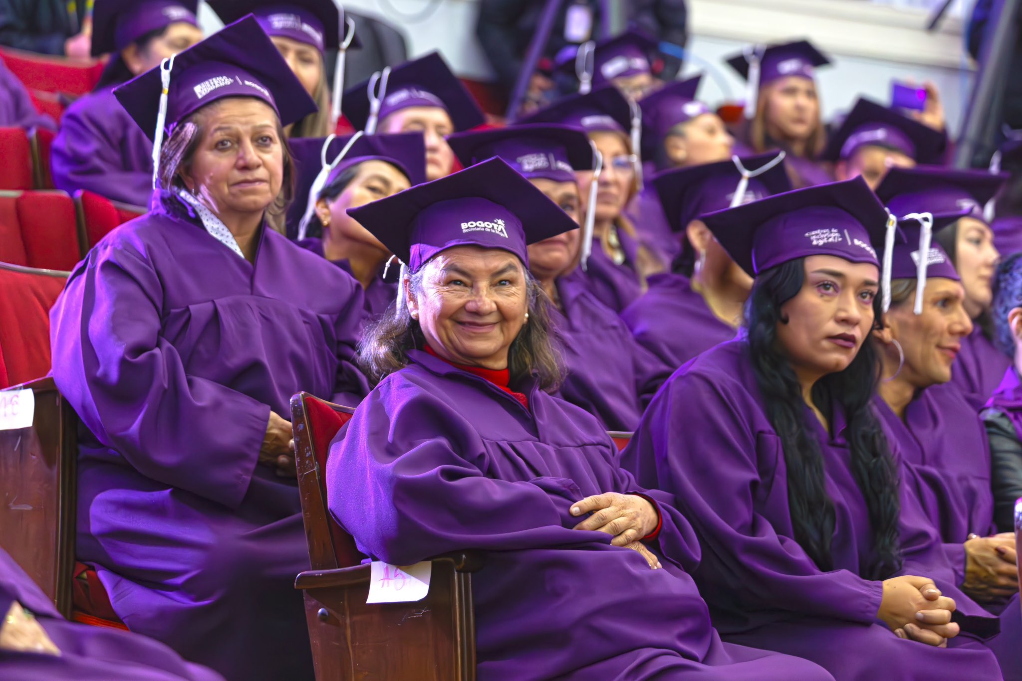 En Bogotá, 127 mujeres se graduaron de programas de la Secretaría de la Mujer