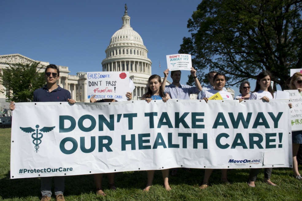 Fracaso del plan B para derogar el Obamacare ilustra las grietas entre Trump y el Congreso