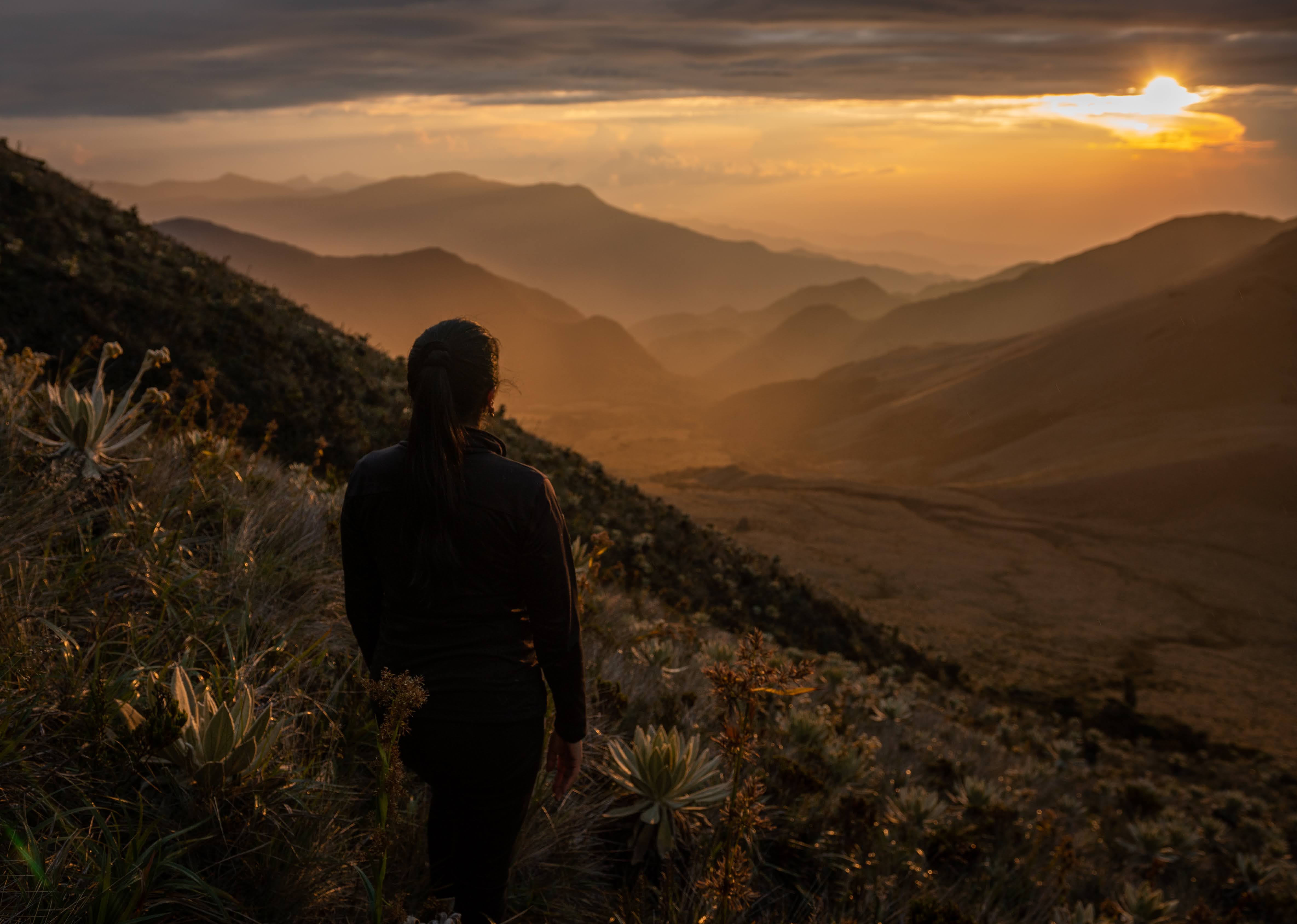 Atardecer desde el volcán de Sotará. Al fondo, las montañas del resguardo indígena de Ríoblanco (Cauca).