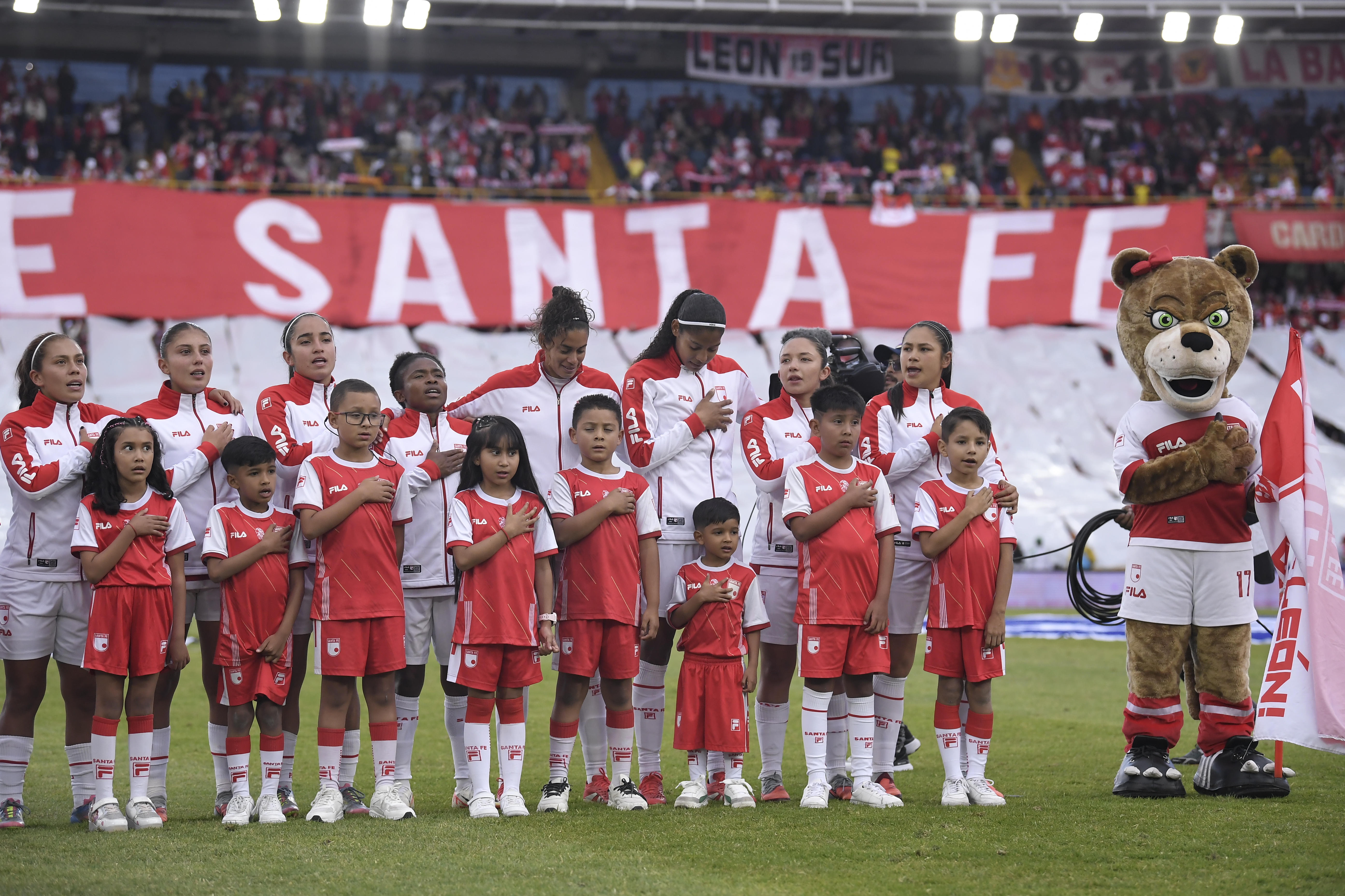 Jugadoras de Santa Fe, en el partido de ida ante Deportivo Cali, por la final de la Liga Femenina BetPlay Dimayor 2025.