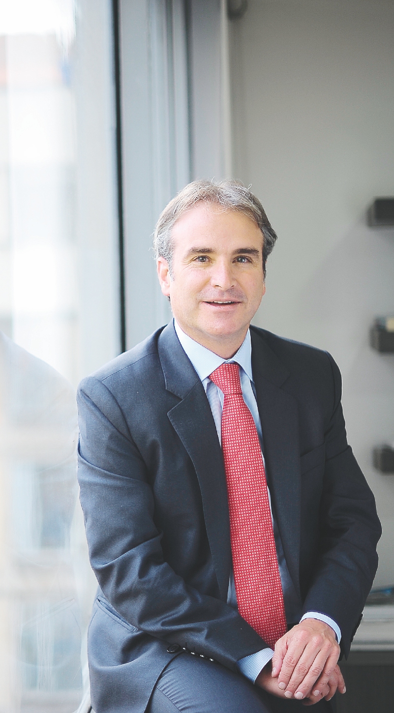 El superintendente de Industria y Comercio, Pablo Felipe Robledo, denuncia un “mico” que, asegura, favorecería a un empresario.