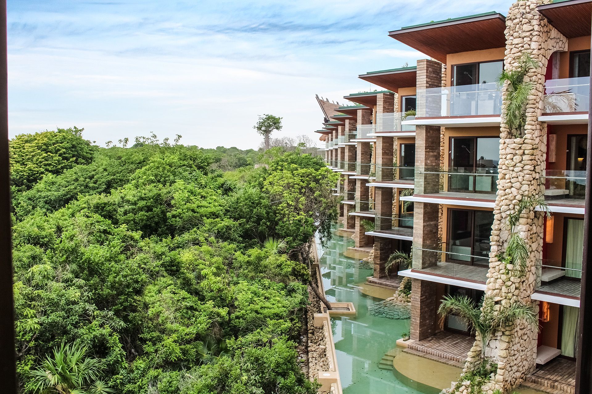 En este nuevo hotel boutique de Grupo Xcaret, se combina la belleza de México, una conexión con la madre naturaleza y la calidez de un servicio de primera categoría.