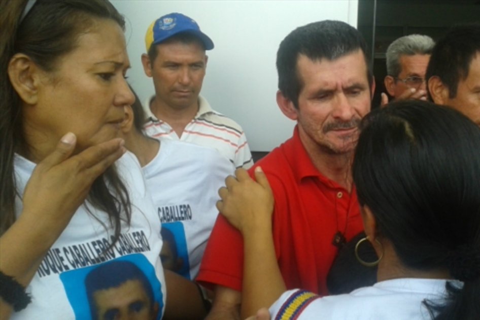 Roque Caballero reunido con sus familiares / Foto: Caracol Radio.