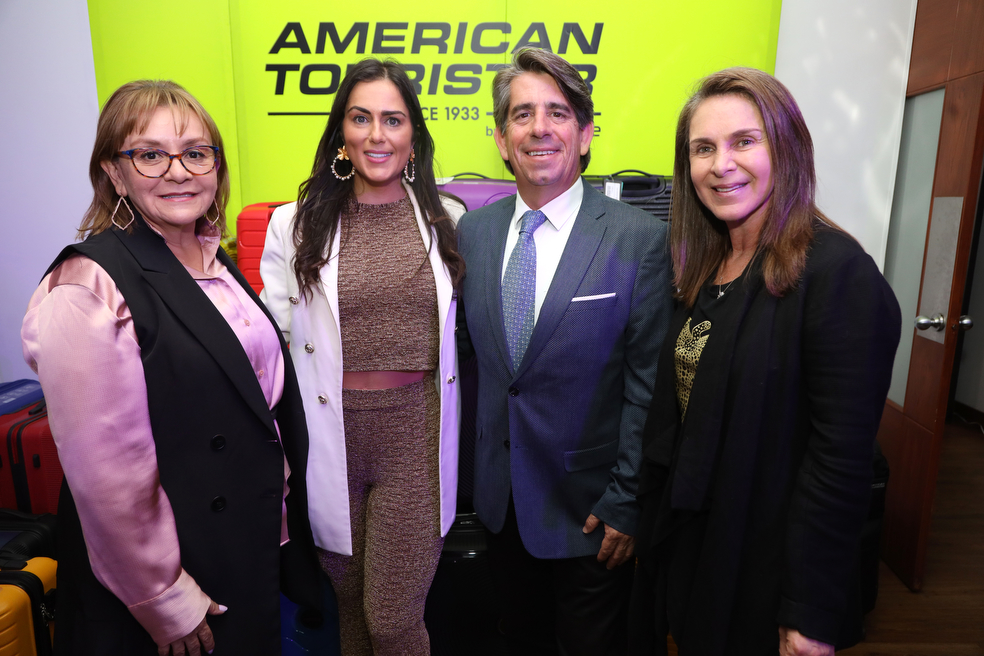 Adriana Garzon , Rosine Dallos ( Country Manager Samsonite), Fernando Barrera y Margarita Calle