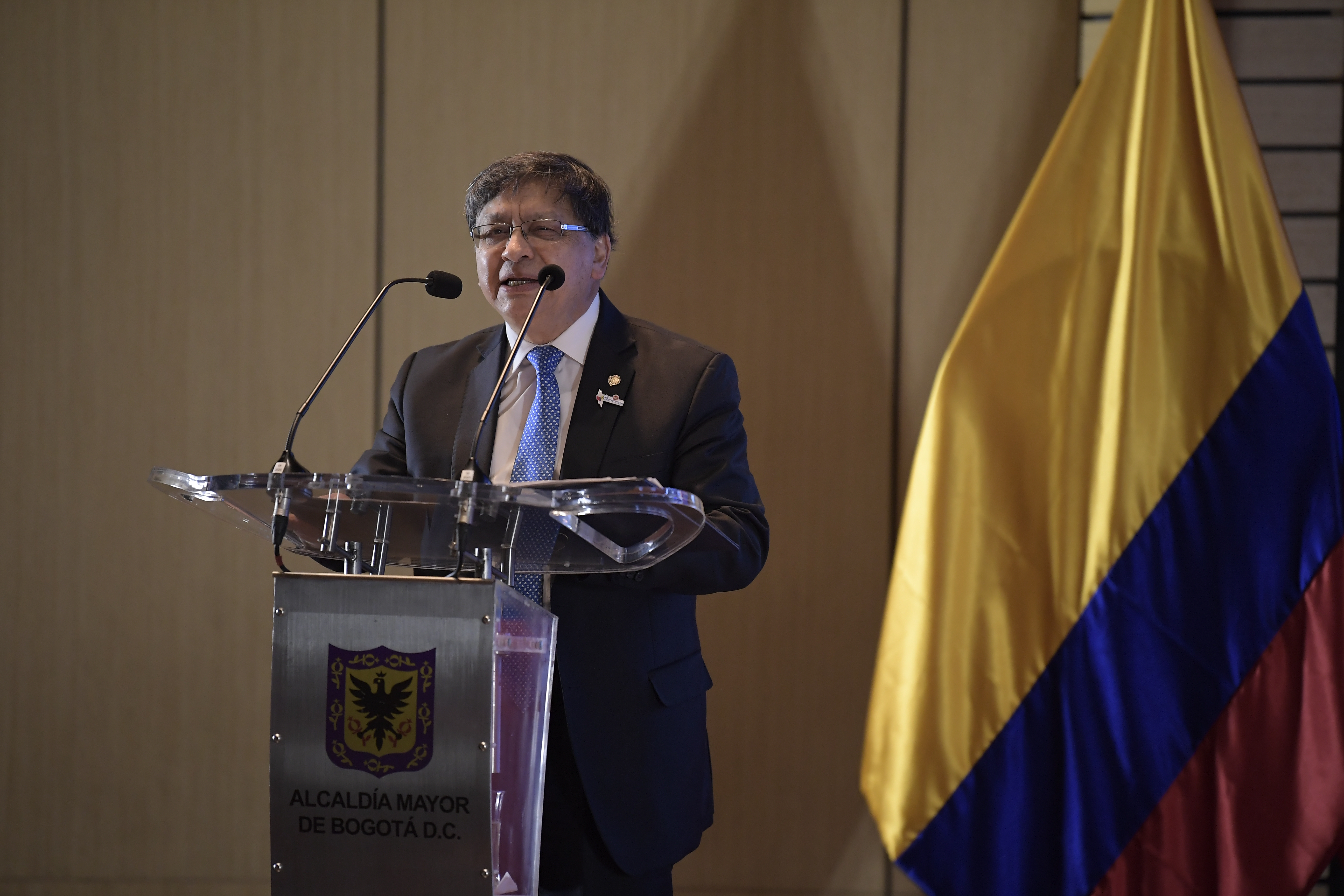 ¿Quién defiende a dos reporteros del poder de Ibáñez?