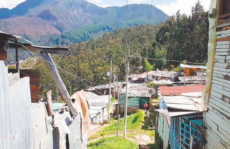 El dilema de los barrios ilegales en los cerros orientales de Bogotá