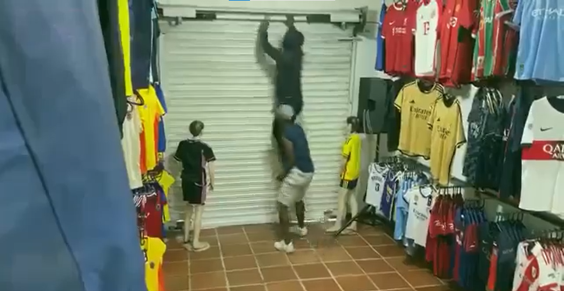 Es falso el video de los ladrones atrapados en local por un comerciante en Cali