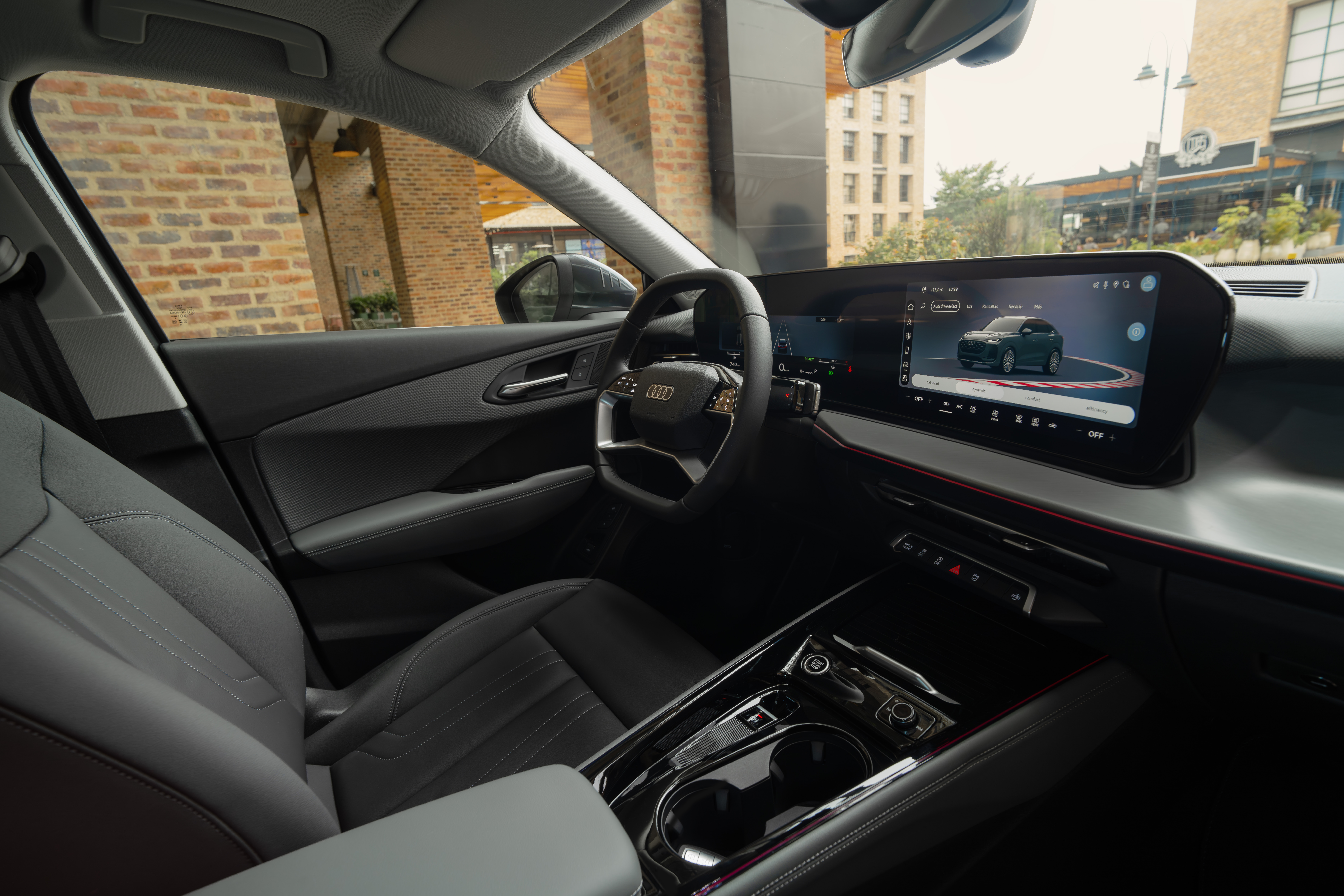 Incluye el Digital Stage de Audi, compuesto por un panel de instrumentos digital de 11,9”.