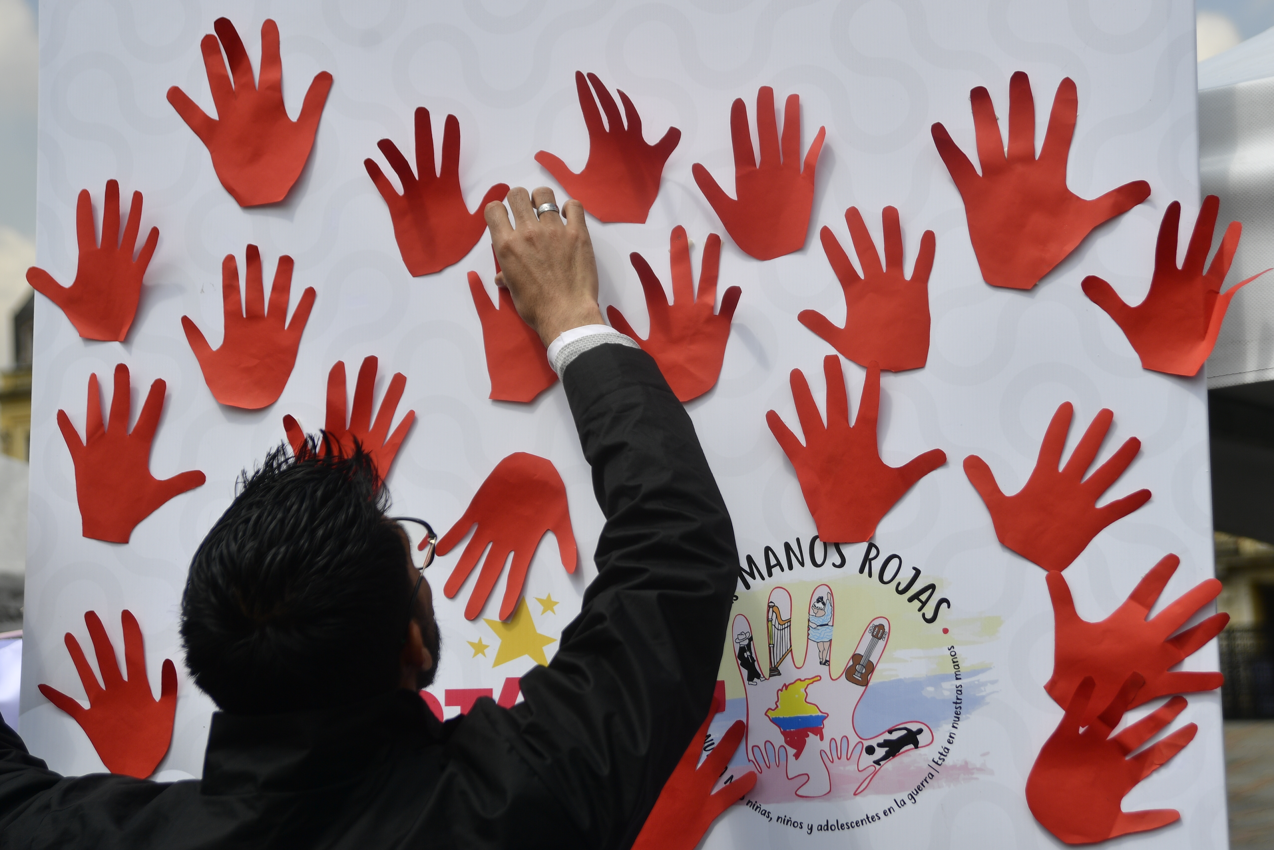 Conmemoración para hacer un llamado al no reclutamiento de niñas, niños, adolescentes y jóvenes menores de 18 años en la guerra