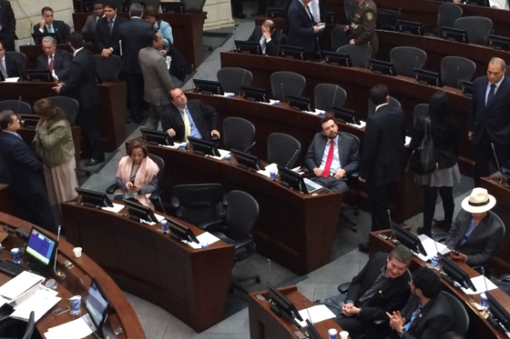 Primeras imágenes del cara a cara de Iván Cepeda y Álvaro Uribe