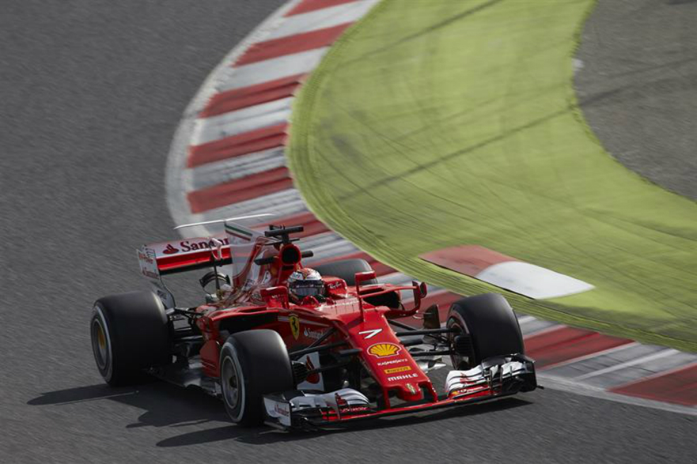  El piloto finlandés de Ferrari, Kimi Raikkonen, durante una jornada de entrenamientos previos al inicio de la temporada de la Fórmula Uno. / EFE