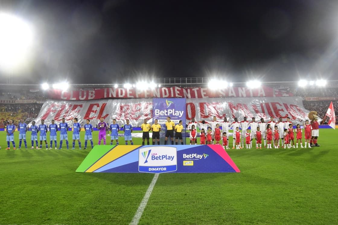 La bienvenida de los hinchas de Santa Fe.