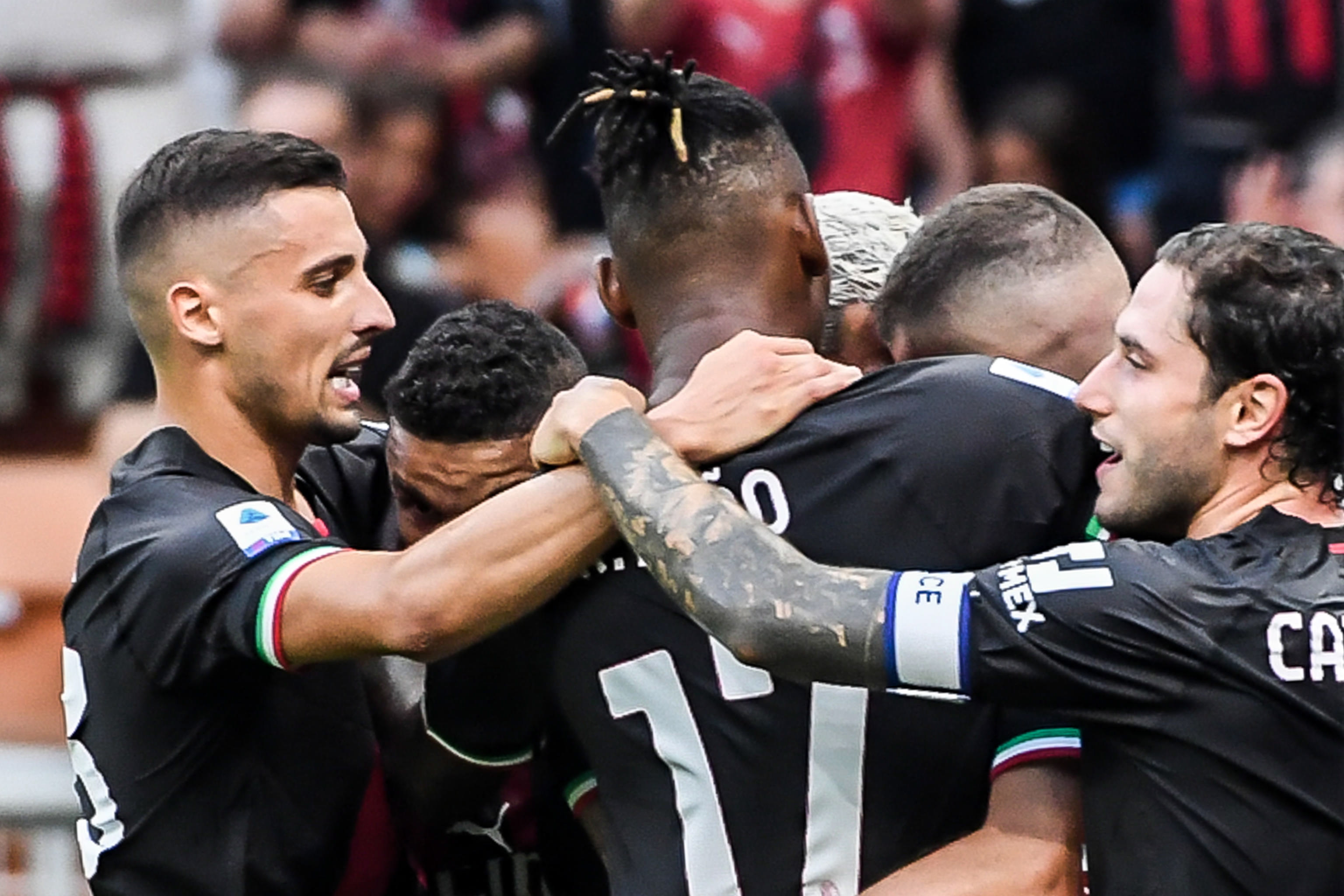Milan e Inter ganaron en el arranque de la Serie A de Italia