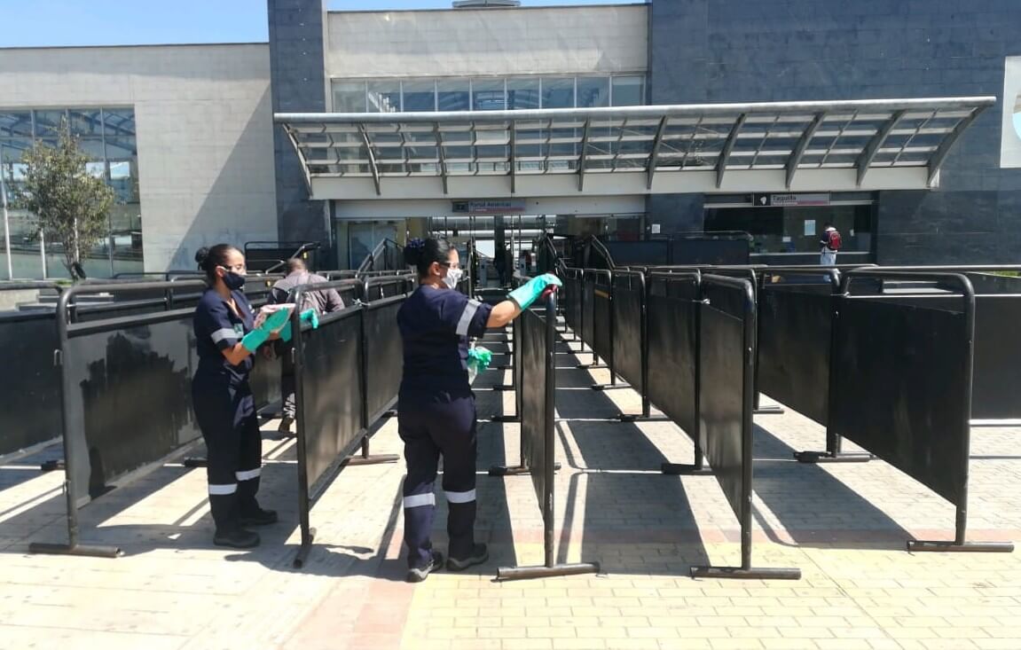 Con calcomanías, vallas de contención y desinfección, TM se prepara para reactivación gradual