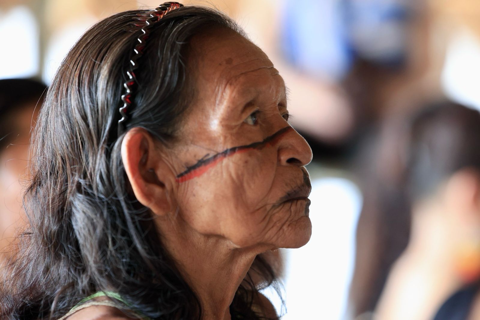 Cuidar en condiciones dignas: la deuda que Colombia quiere saldar con las mujeres