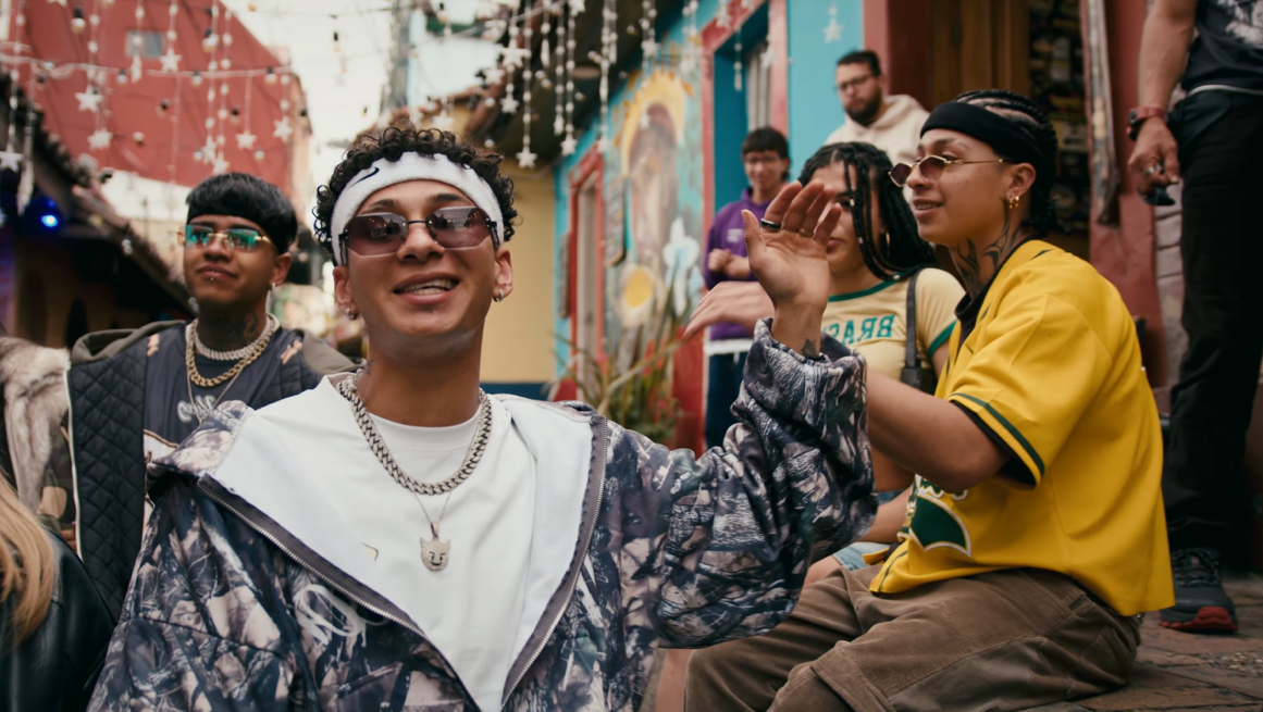 Él es Jhon TrapBoy, el nuevo exponente del reguetón colombiano que canta en Transmilenio