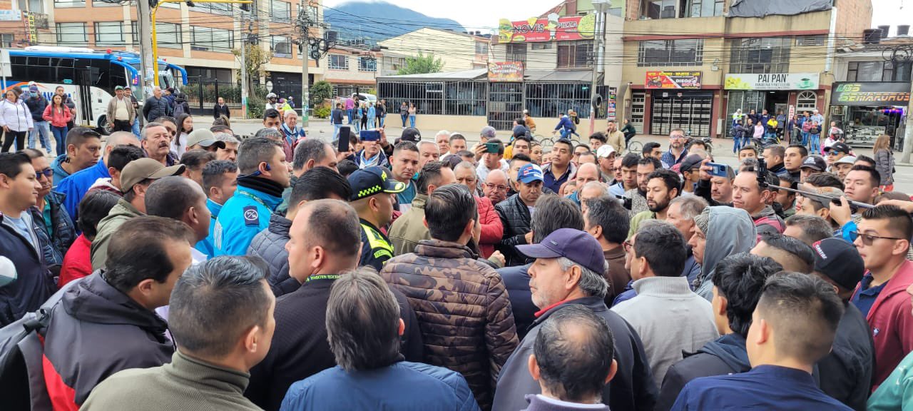 Transportadores bloquearon paso en Zipaquirá en protesta por fotomultas