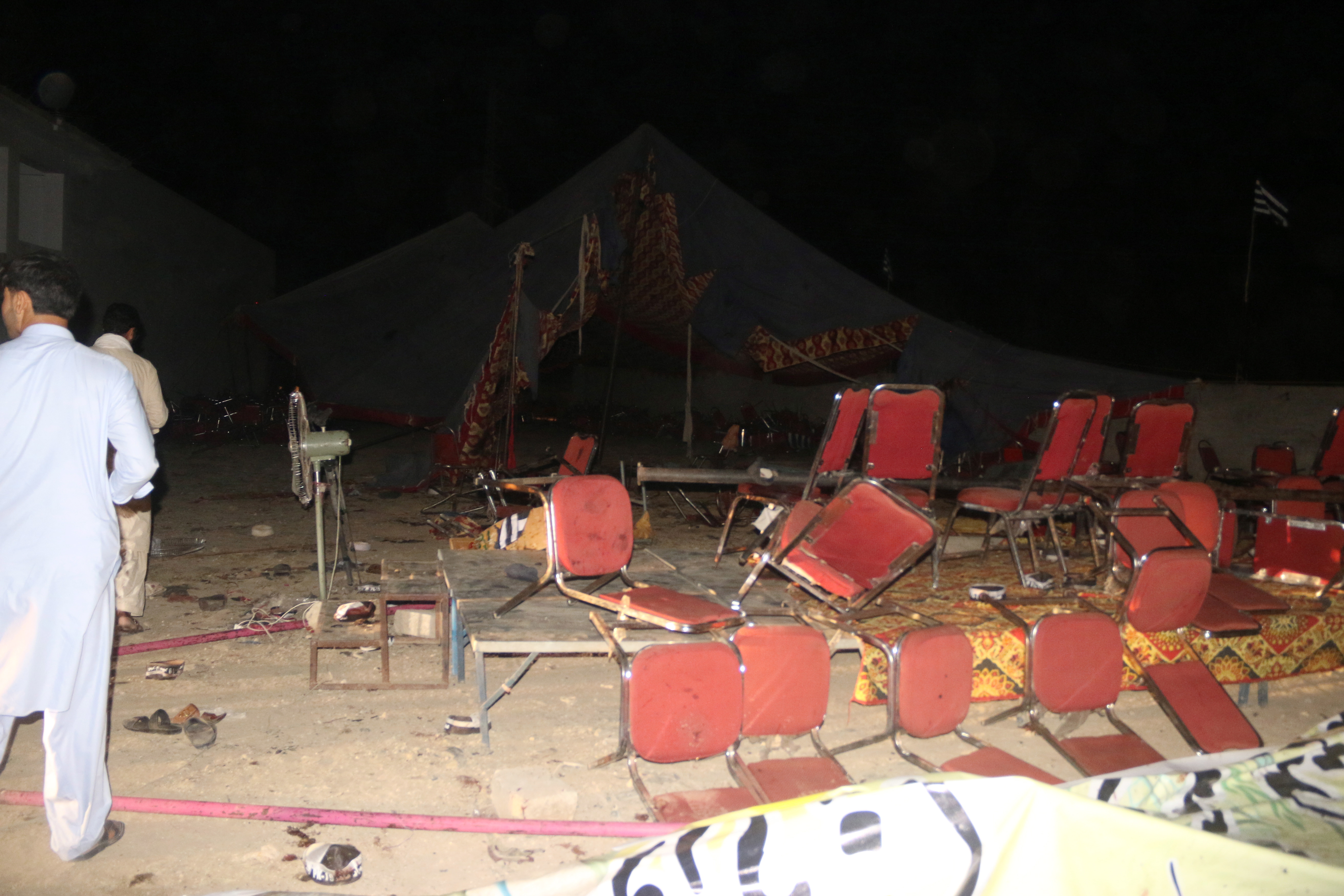 Al menos 50 muertos tras explosión de una bomba en un mitin político en Pakistán