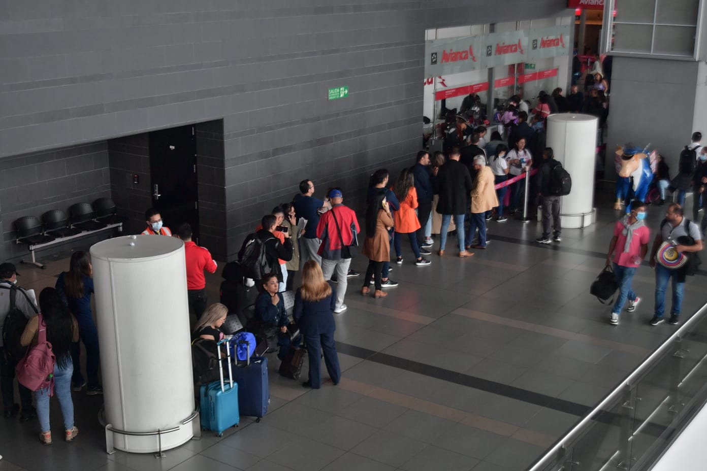 Desde la noche del 29 de marzo, usuarios de Ultra Air llegaron al Aeropuerto El Dorado por el cese de operaciones que anunció la aerolínea.