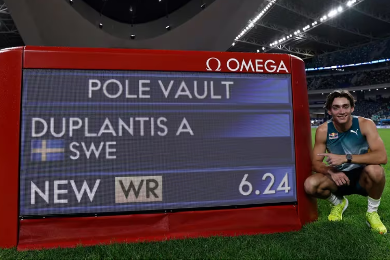 Armand Duplantis rompió el récord mundial de salto con pértiga por octava vez consecutiva