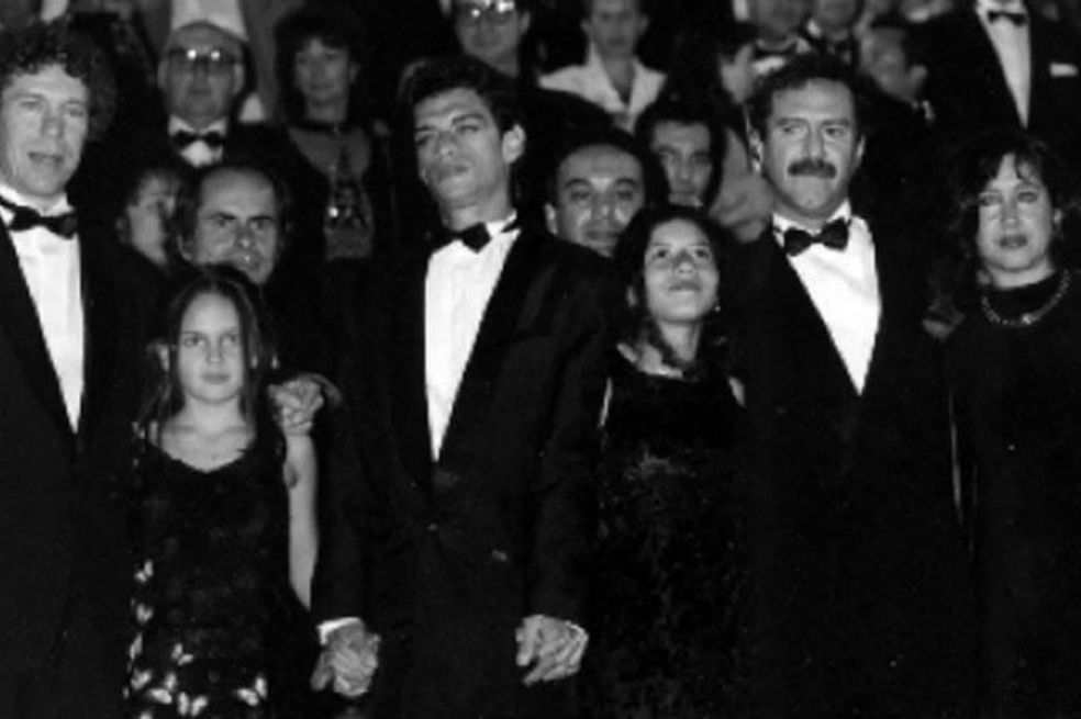 En 1998, La vendedora de rosas fue nominada a la 'Palma de Oro'. Erwin Goggel es el productor de esta película dirigida por Víctor Gaviria.