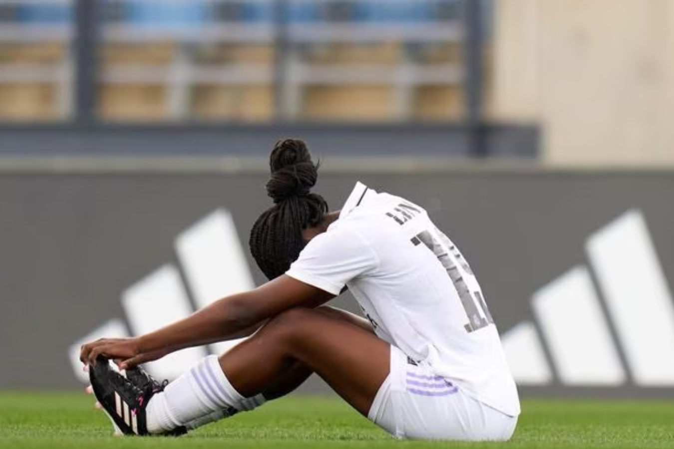 Se prenden las alarmas: Linda Caicedo abandonó el partido por lesión