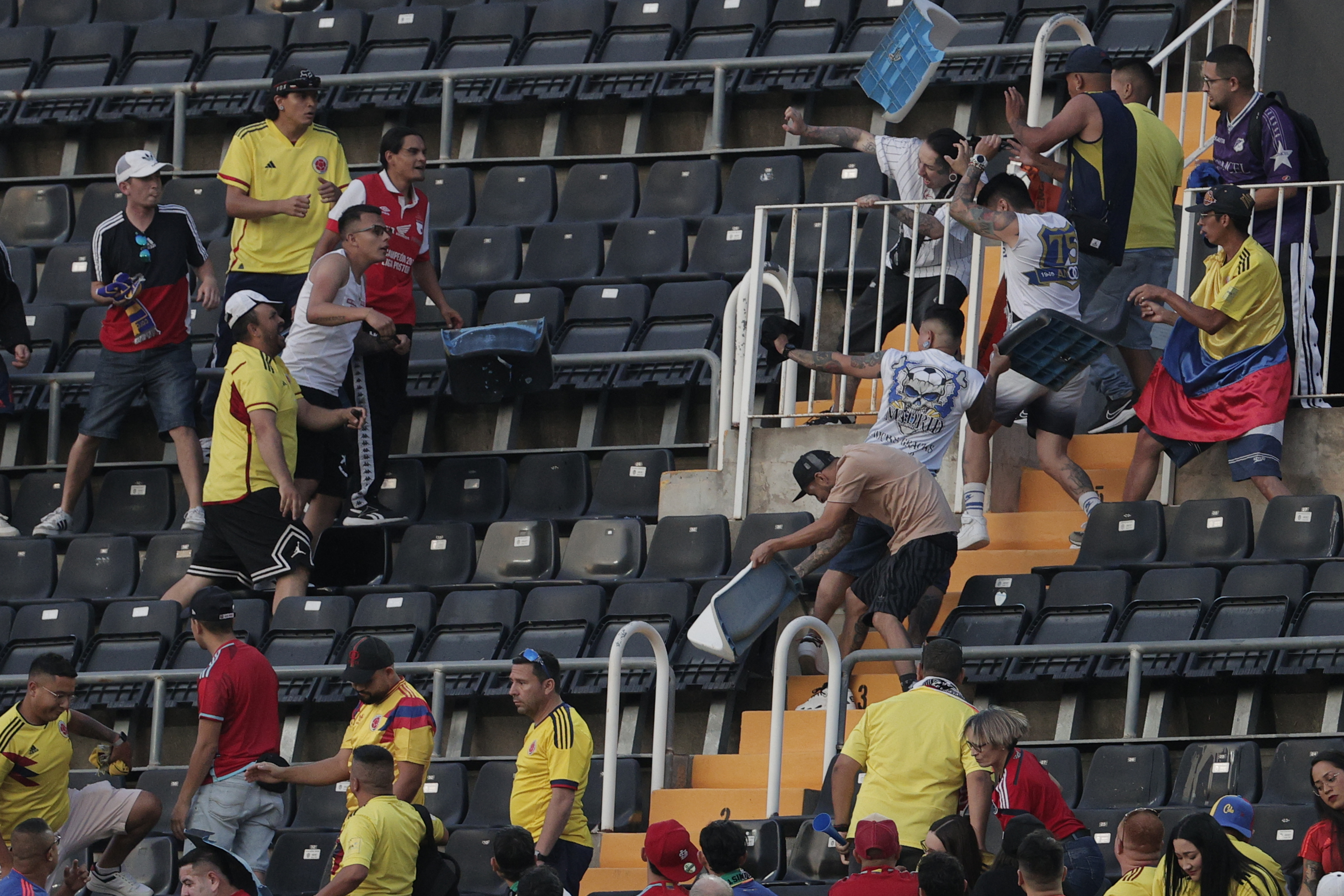 Video: pelea entre hinchas colombianos en la previa del amistoso contra Irak