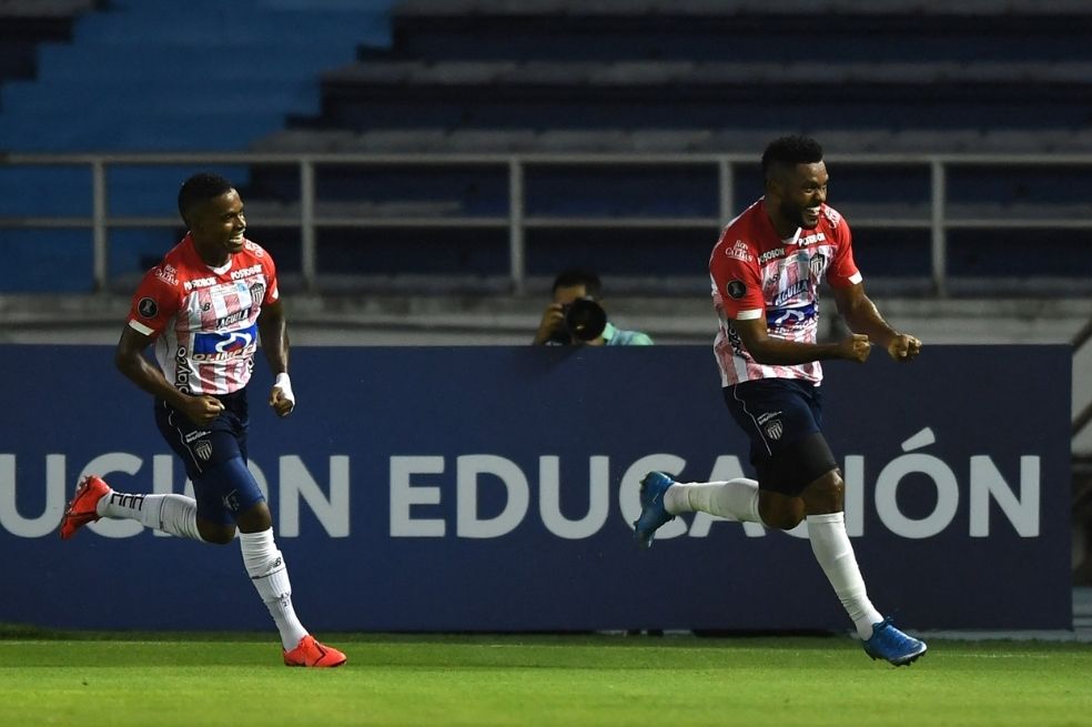 En medio del caos afuera del estadio, Júnior empató ante River Plate