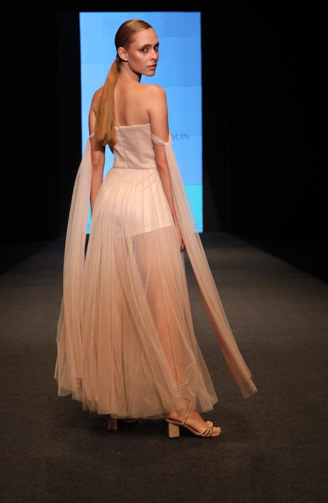 Pamela Stevenson en la Pasarela Cromos en Cali Distrito Moda