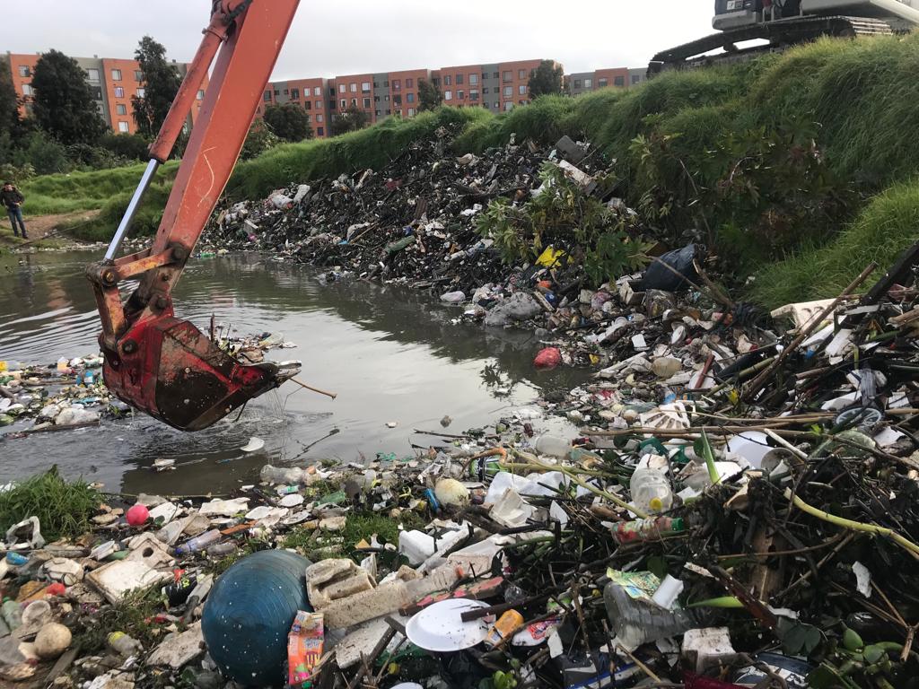 Distrito adelanta el cuarto operativo del año para retirar basura del río Tunjuelo