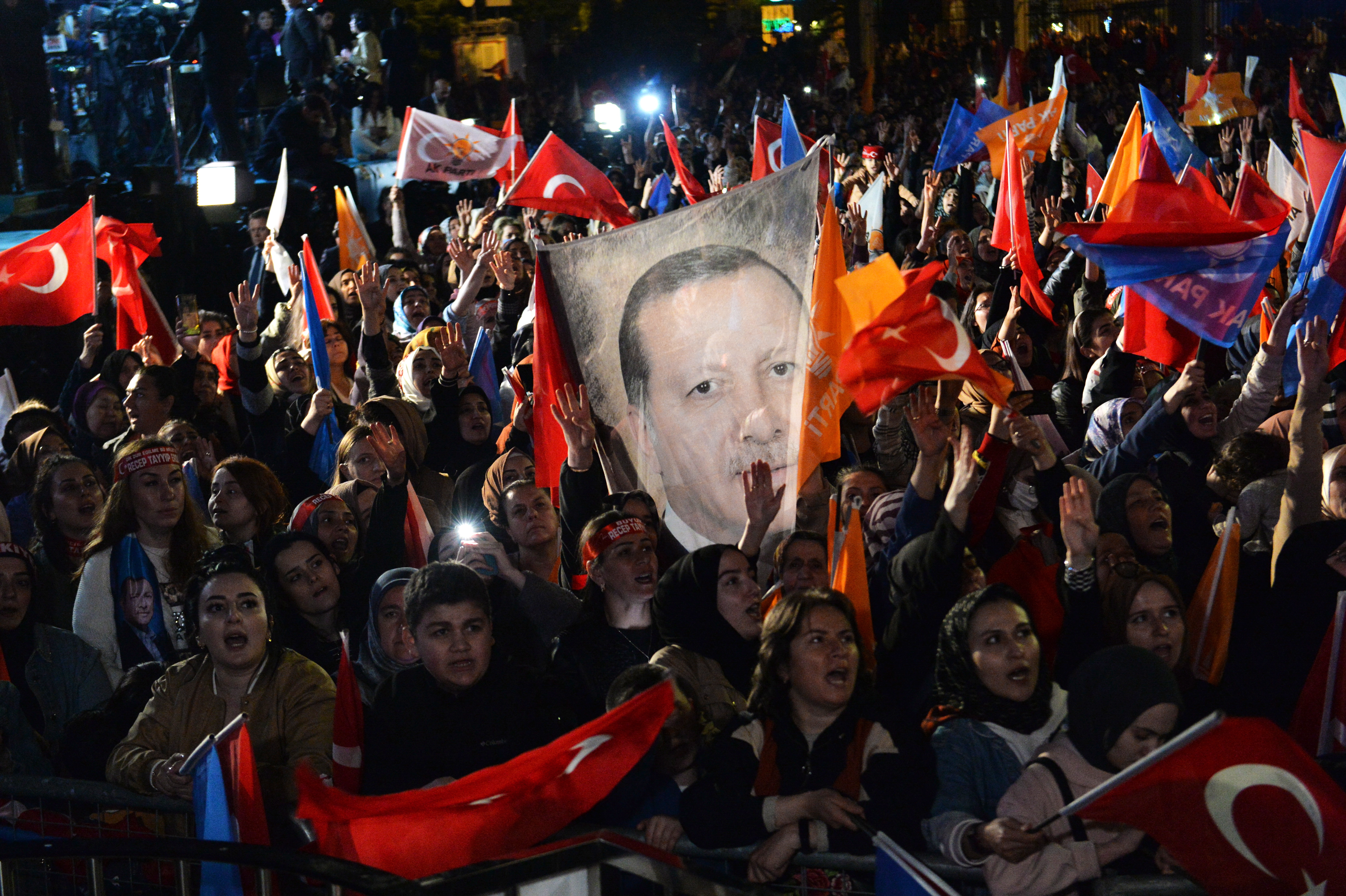 Segunda vuelta en Turquía con ventaja para Erdogan