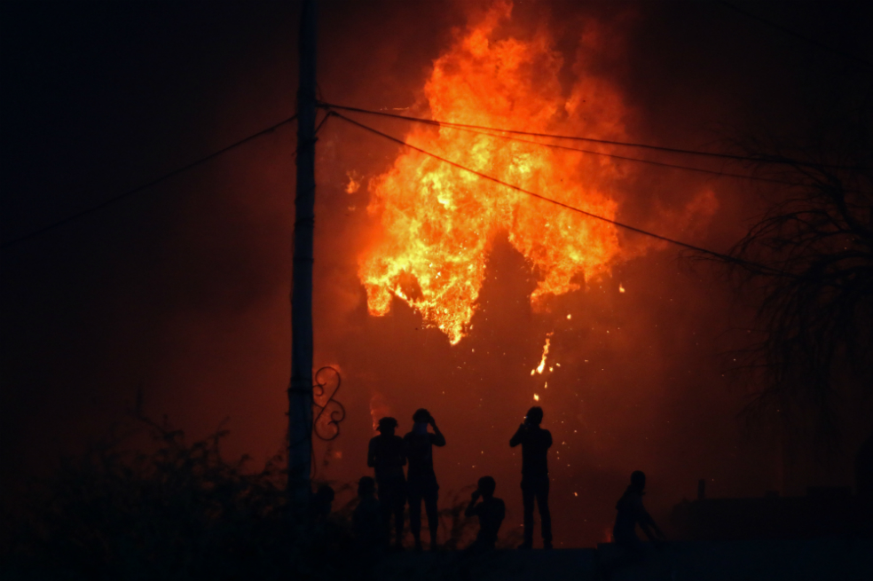 Basora en llamas, manifestantes iraquíes prenden fuego al consulado de Irán
