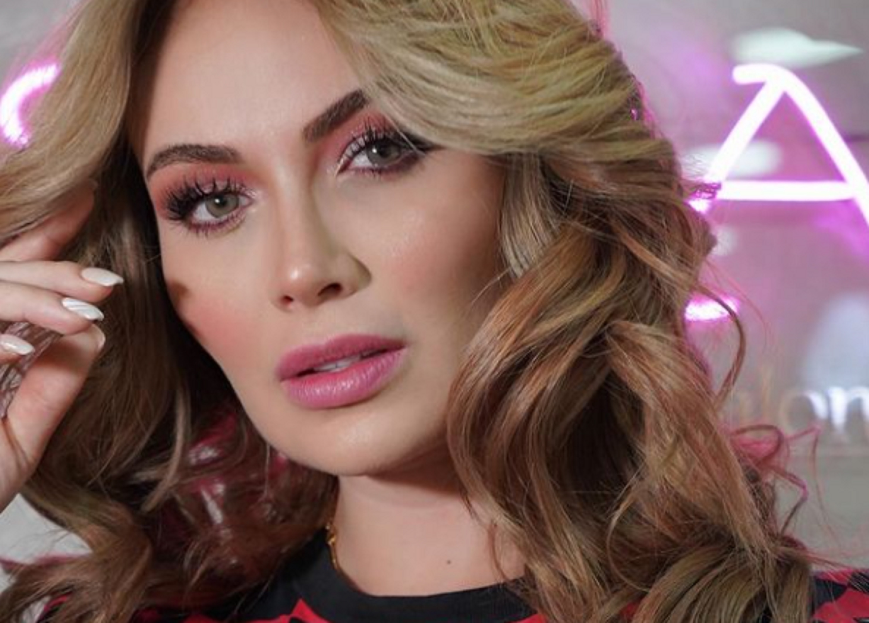 Sara Uribe tomó drástica medida con mujer que critica su cuerpo en redes